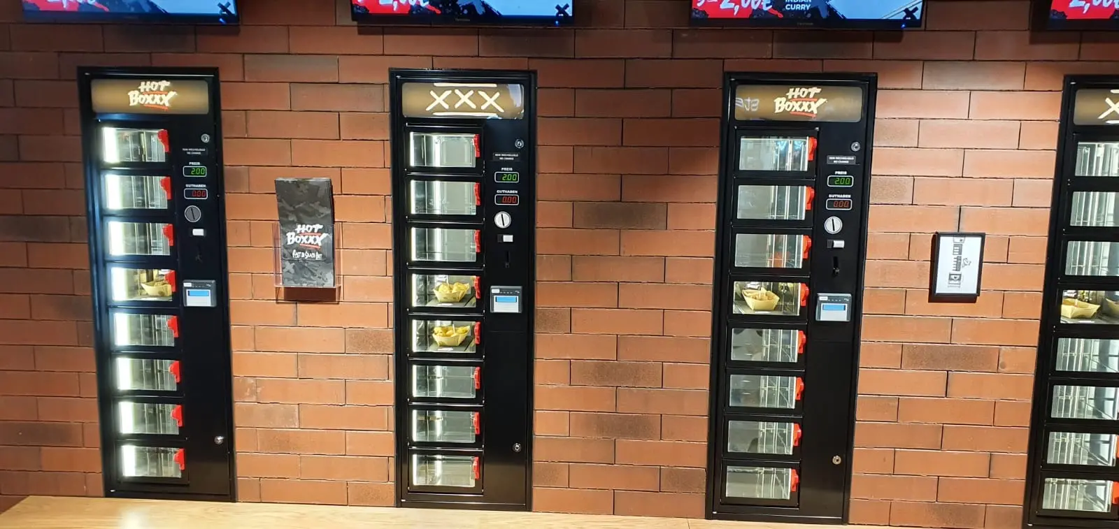 Moderne automatiek van TastyLockers met zichtbare uitgiftevakken