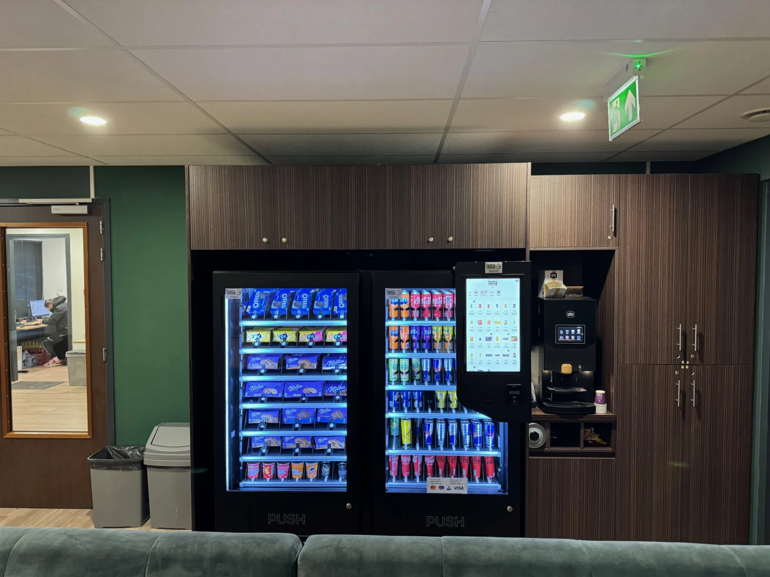 Push & Lift vending machine van TastyLockers voor snacks en dranken