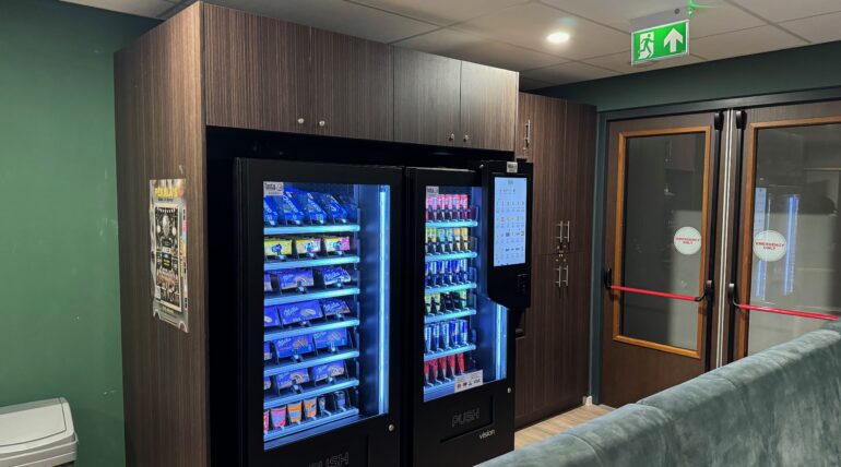 Push & lift vending TastyLockers