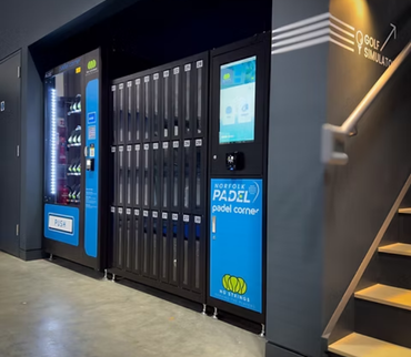 Grote lockerwand voor padel